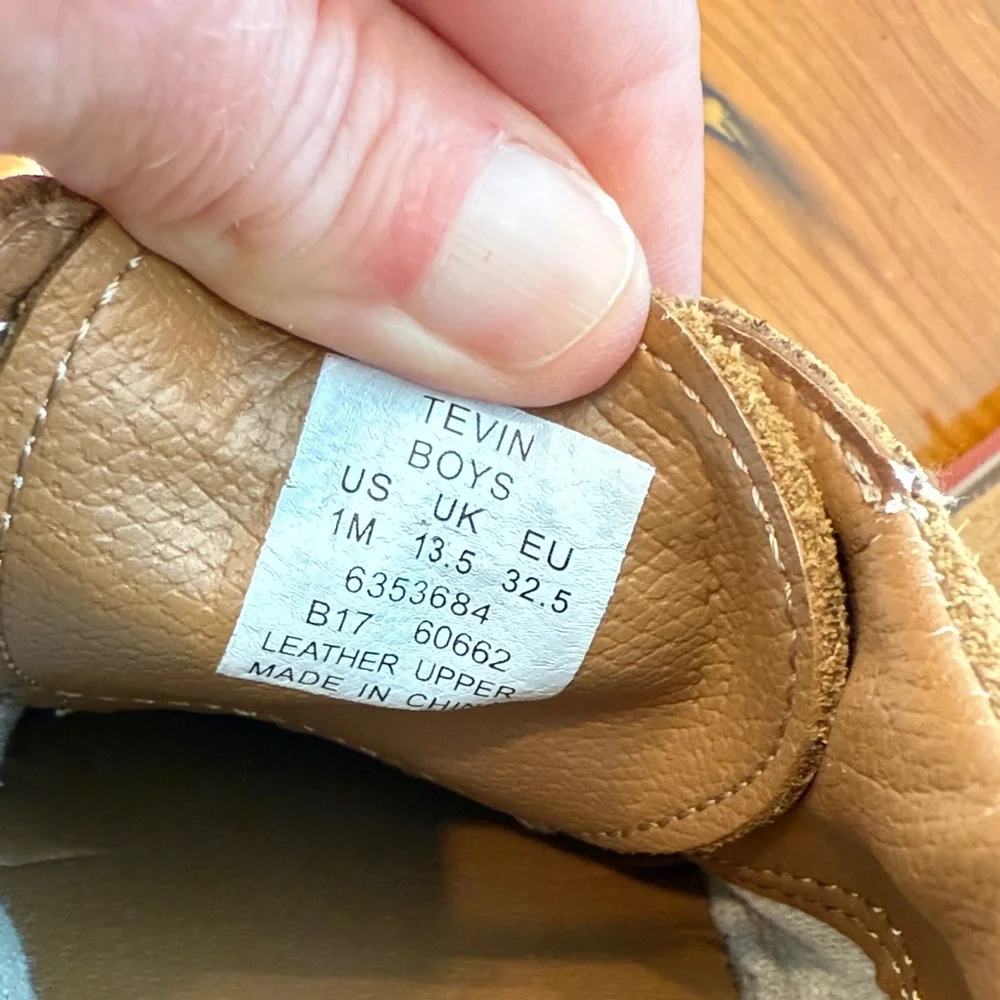 Sperry “Tevin” Kids Suede Lace-Up Dress/Casual Shoe – Boys US 1M (UK 13.5 / EU 3
